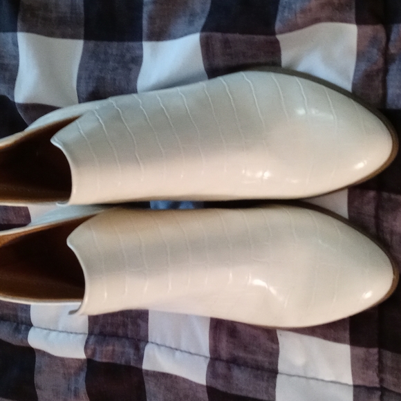 COPY - Cream/white crocodile print ankle booties - Picture 3 of 5